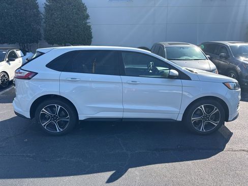 Used 2022 Ford Edge ST image 2