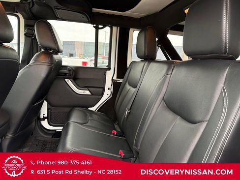 Used 2016 Jeep Wrangler Unlimited Sahara w/ Connectivity Group image 30