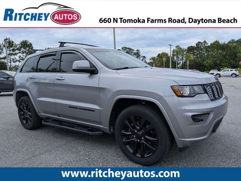 Used 2020 Jeep Grand Cherokee Altitude RWD image 1
