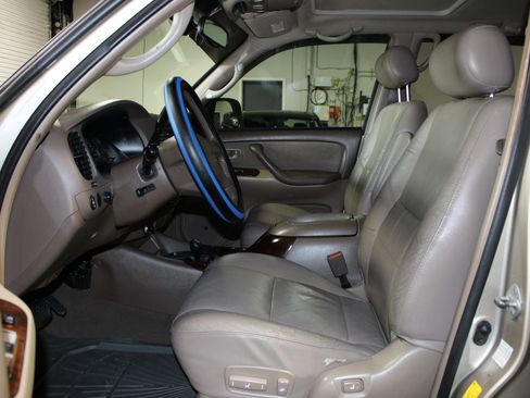 Used 2002 Toyota Sequoia SR5 image 8