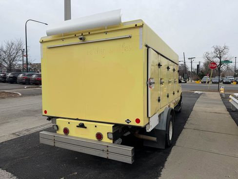 Used 2019 Ford E-450 and Econoline 450 Super Duty w/ Power Windows & Locks Group image 4