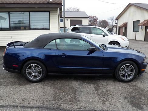 Used 2011 Ford Mustang Premium w/ 201A Rapid Spec Order Code image 3