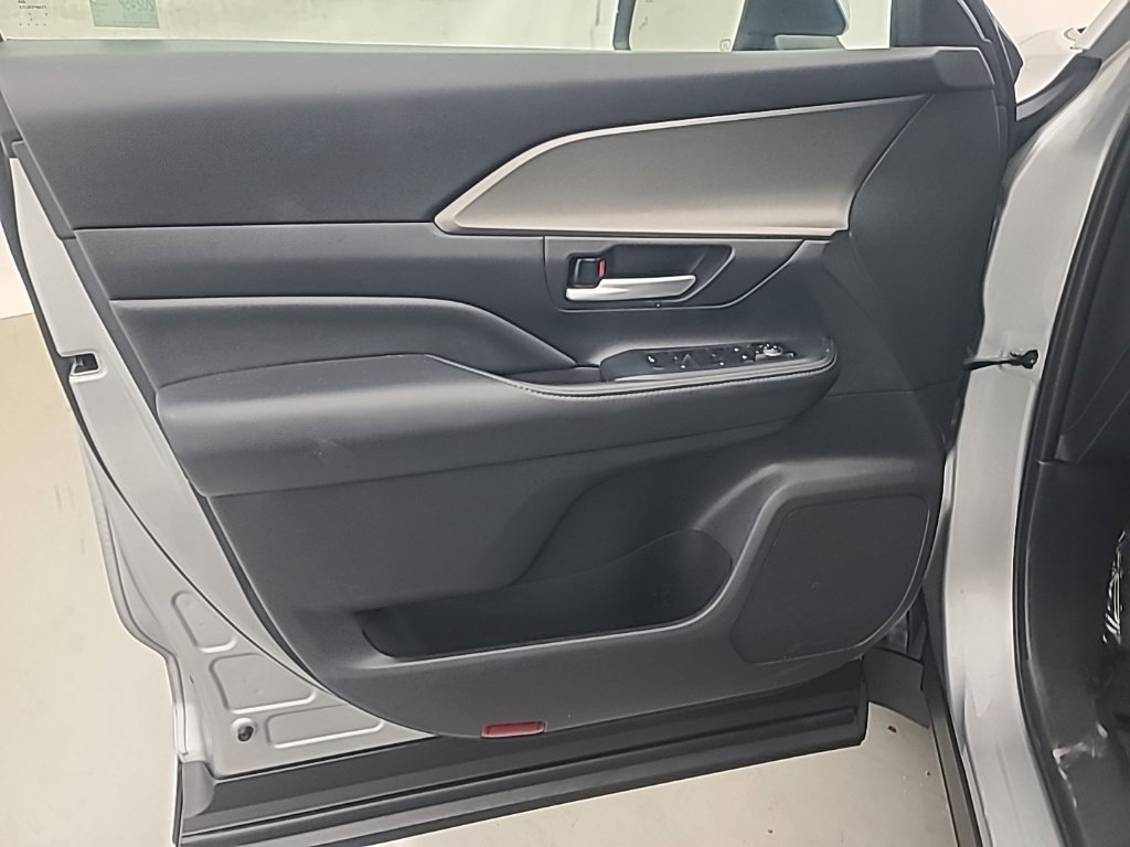 Used 2025 Toyota Grand Highlander AWD image 27