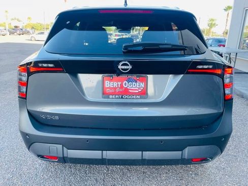 Used 2026 Nissan Kicks SV w/ SV Premium Package FWD image 6
