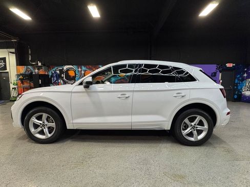 Used 2023 Audi Q5 2.0T Premium w/ Convenience Package AWD/4WD image 2