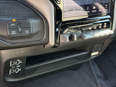 Used 2026 RAM 2500 Laramie AWD/4WD image 37