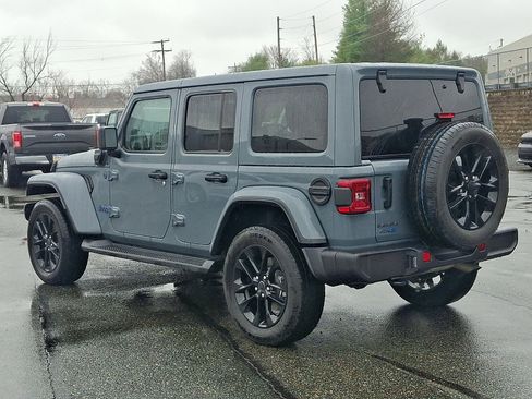 Used 2025 Jeep Wrangler Unlimited Sahara image 4