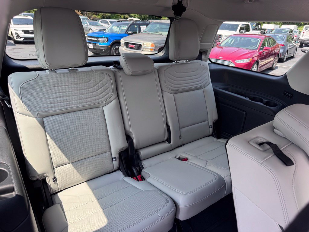 Used 2025 Ford Expedition Platinum w/ Platinum Ultimate Package AWD/4WD image 32