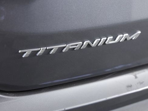 Used 2024 Ford Edge Titanium image 7