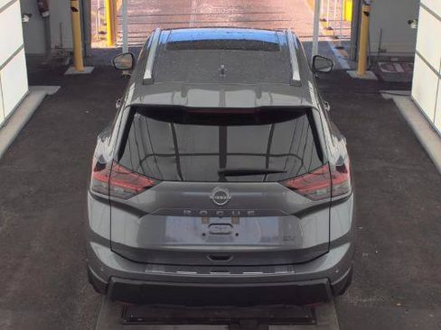 Used 2024 Nissan Rogue SV w/ SV Premium Package FWD image 6