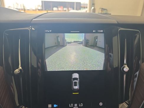 Used 2023 Volvo XC60 B5 Plus image 41