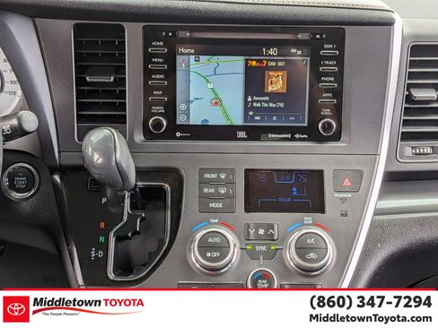 Certified 2019 Toyota Sienna SE w/ SE Preferred Package image 32