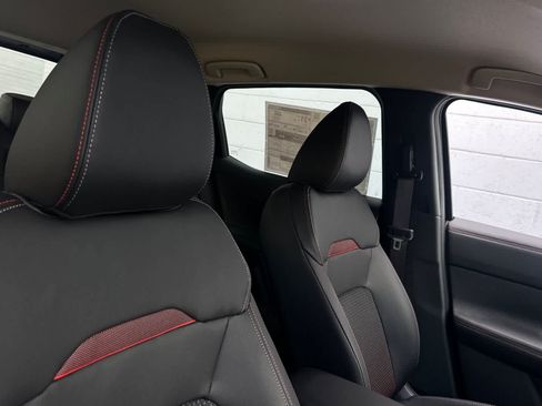 Used 2026 Nissan Kicks SR w/ Illumination Package FWD image 19