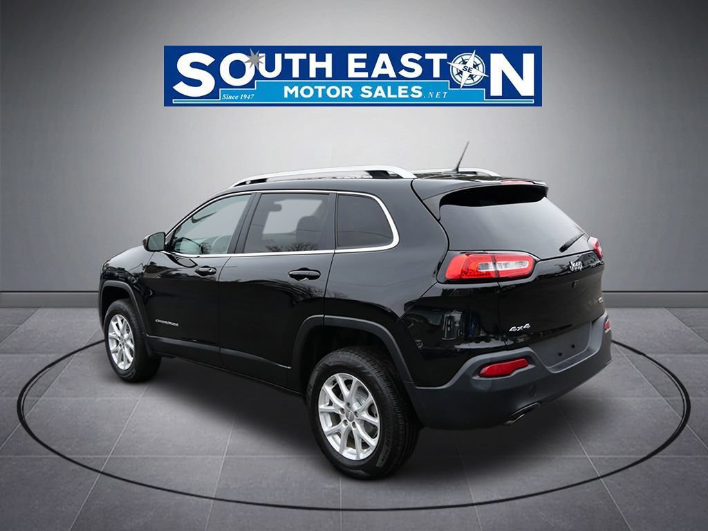 Used 2017 Jeep Cherokee Latitude w/ Cold Weather Group AWD/4WD image 5