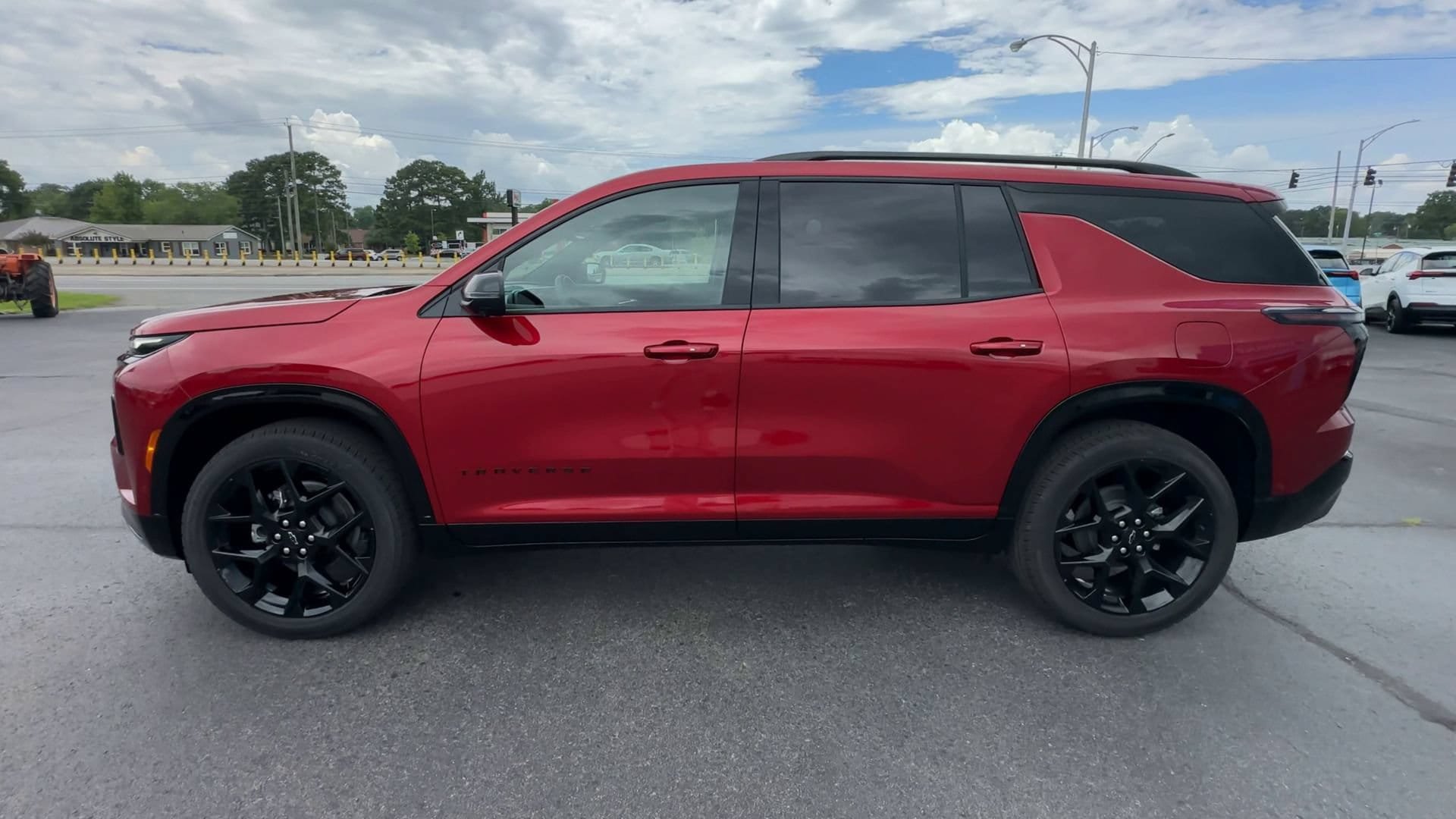 New 2026 Chevrolet Traverse RS w/ LPO, Floor Liner Package FWD image 5