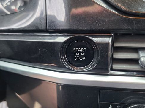 Used 2025 Nissan Pathfinder SV FWD image 35