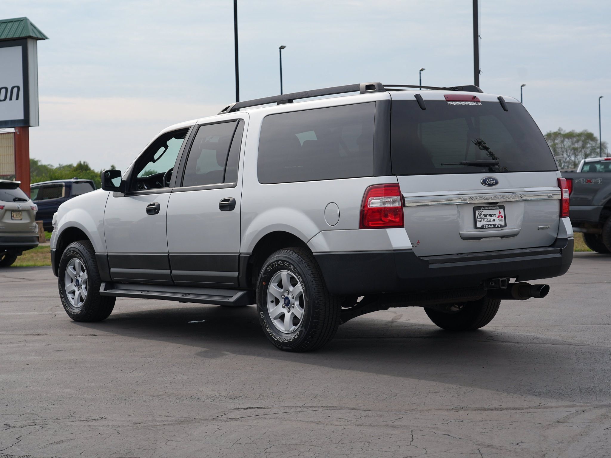 Used 2017 Ford Expedition EL XL w/ Equipment Group 101A RWD image 6
