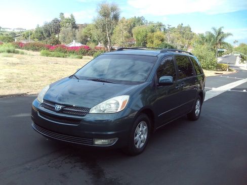 Used 2004 Toyota Sienna XLE image 9