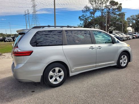 Used 2020 Toyota Sienna LE image 12