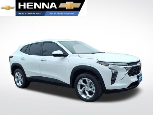 New 2026 Chevrolet Trax LS w/ LS Convenience Package FWD image 1