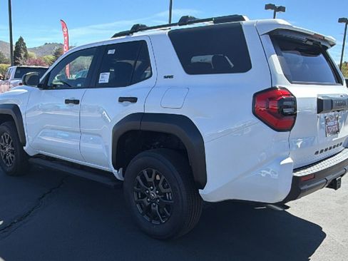 New 2026 Toyota 4Runner SR5 AWD/4WD image 5
