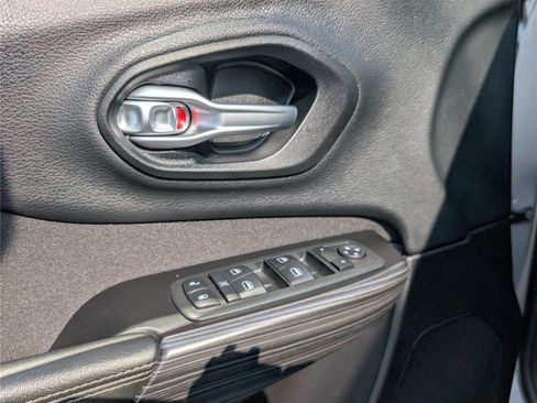 Used 2015 Jeep Cherokee Sport AWD/4WD image 19
