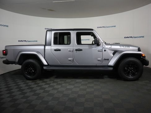 Used 2021 Jeep Gladiator Sport image 4