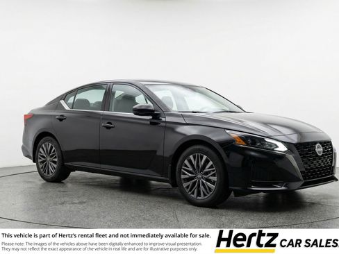 Used 2025 Nissan Altima 2.5 SV image 1