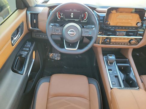 New 2025 Nissan Pathfinder Platinum image 18