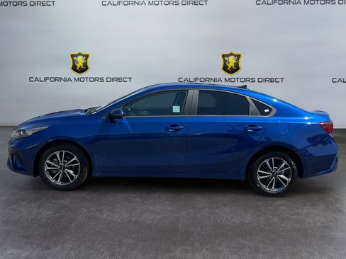 Used 2023 Kia Forte LXS w/ LXS Technology Package FWD image 2