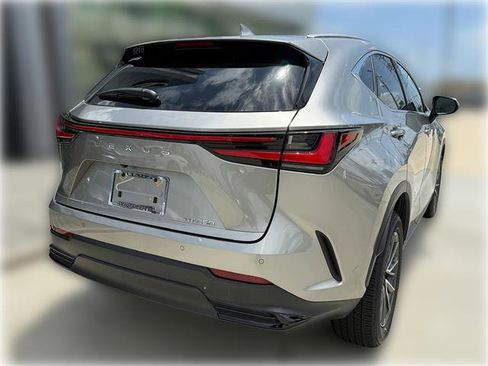 Used 2025 Lexus NX 250 FWD w/ Towing Package (2000 Lbs) image 9