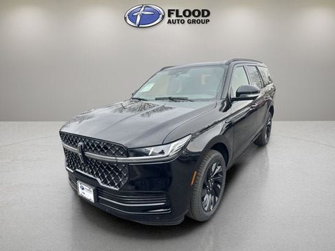 New 2026 Lincoln Navigator Reserve w/ Jet Appearance Package AWD/4WD image 3