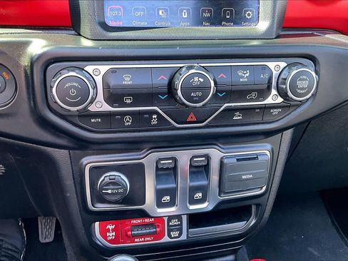 Used 2022 Jeep Wrangler Rubicon w/ LED Lighting Group AWD/4WD image 31