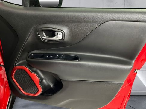 Used 2017 Jeep Renegade Trailhawk image 15