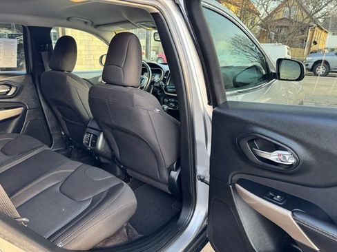 Used 2017 Jeep Cherokee Latitude w/ Comfort & Sound Group image 26