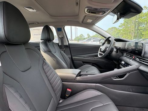 New 2026 Hyundai Elantra Limited FWD image 26