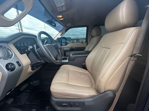 Used 2014 Ford F250 Lariat w/ Lariat Interior Package image 11