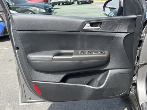 Used 2018 Kia Sportage LX FWD image 13