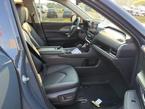 New 2026 Toyota Grand Highlander FWD image 14