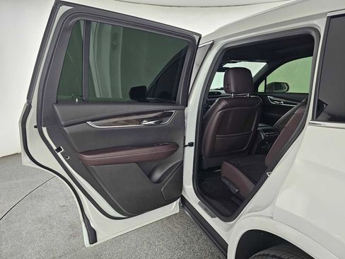 Used 2020 Cadillac XT6 Premium Luxury FWD image 17