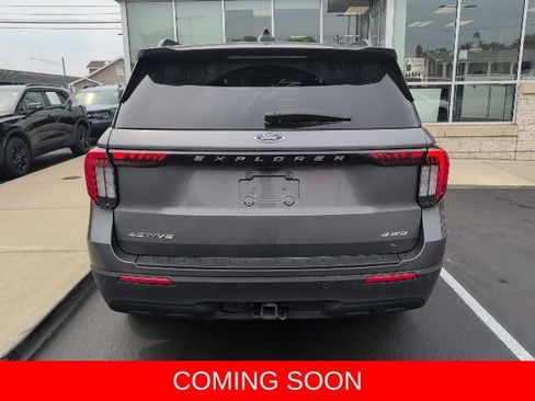 Used 2025 Ford Explorer Active AWD/4WD image 7
