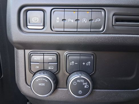 Used 2021 Chevrolet Suburban LT image 19