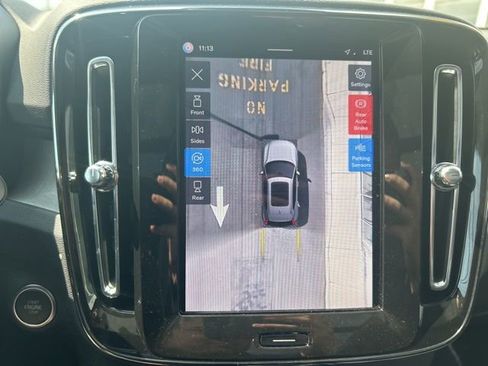 Certified 2025 Volvo XC40 B5 Plus AWD/4WD image 24