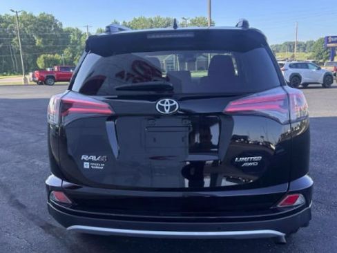 Used 2021 Toyota RAV4 XLE Premium FWD image 9