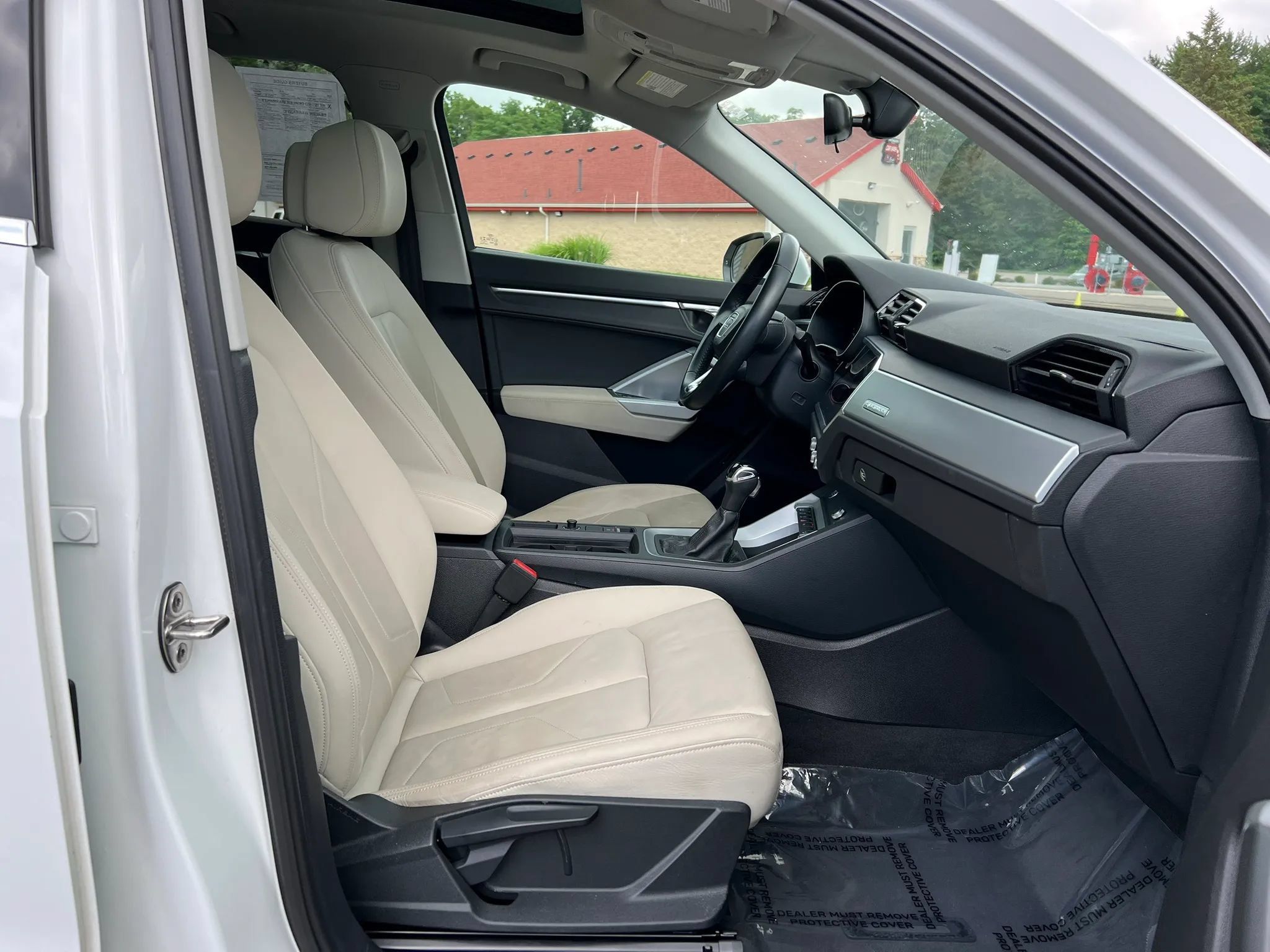 Used 2020 Audi Q3 2.0T Premium w/ Convenience Package AWD/4WD image 24
