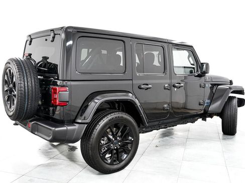 Used 2025 Jeep Wrangler Unlimited Sahara w/ Safety Group AWD/4WD image 7