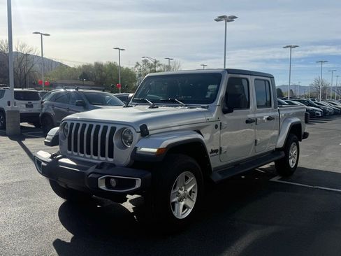 Used 2022 Jeep Gladiator Sport image 3
