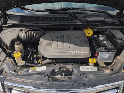 Used 2014 Chrysler Town & Country Touring-L w/ Driver Convenience Group FWD image 31