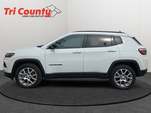Used 2024 Jeep Compass Latitude w/ Sun and Sound Group image 5