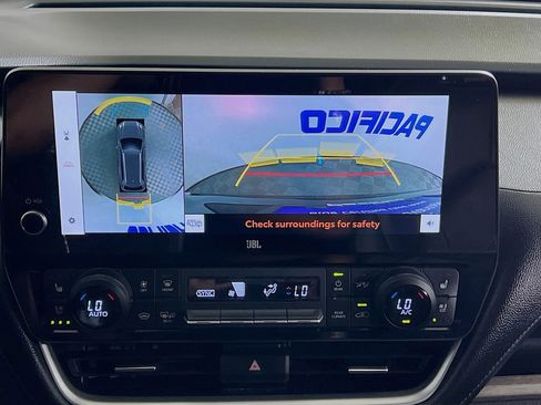 Used 2024 Toyota Grand Highlander AWD image 20